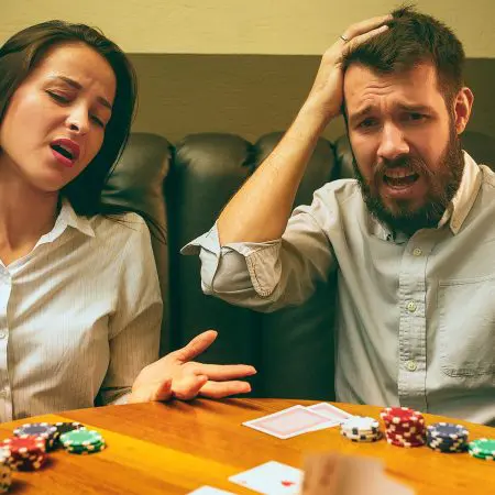 Online Poker VS Live Poker Game